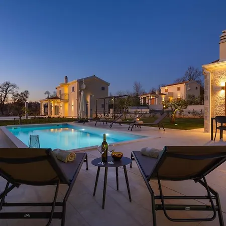 Villa Alloro With Pool