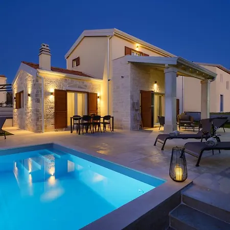 Alloro With Pool Vila