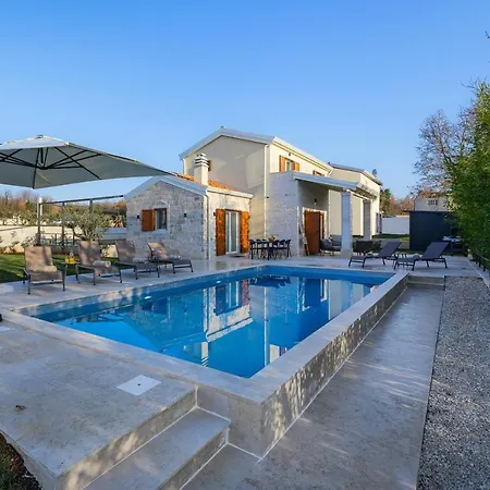Alloro With Pool Vila