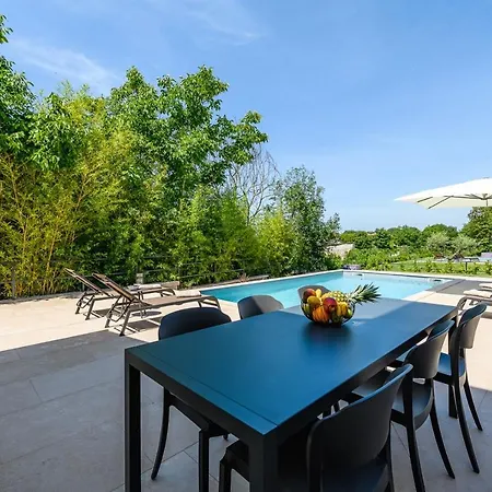 Villa Alloro With Pool Muntrilj