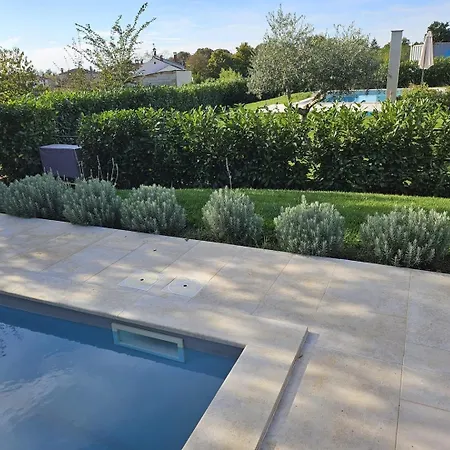 Alloro With Pool