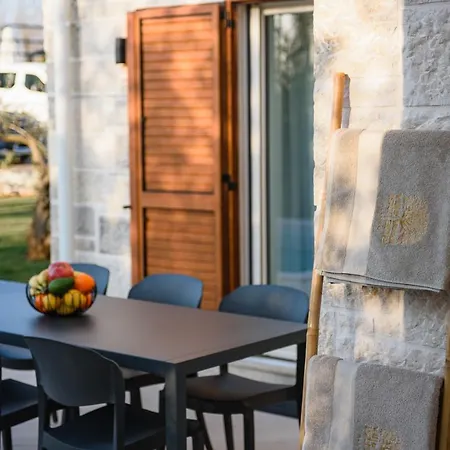 Alloro With Pool Villa *