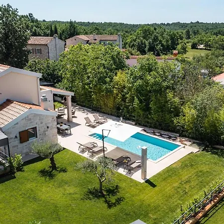 Villa Alloro With Pool Muntrilj