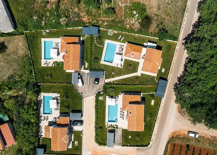 Vila Alloro With Pool *