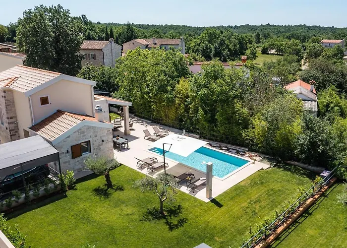 Vila Alloro With Pool Muntrilj