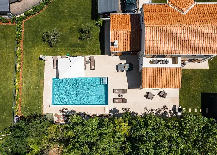 Vila Alloro With Pool *